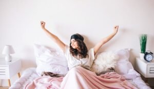 A Simple, Honest Guide to Waking Up Early (Without Torturing Yourself) banner